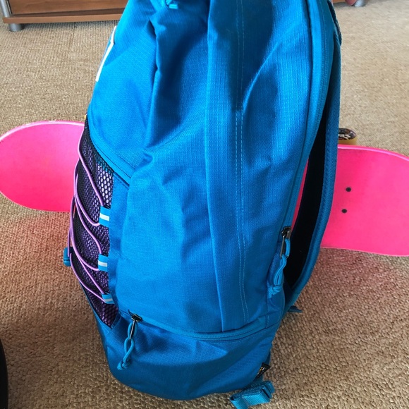 🎉‼️FLASH PARTY SALE‼️🎉HP 3/19🎉NWT Unisex Vans utility backpack. - Picture 4 of 14